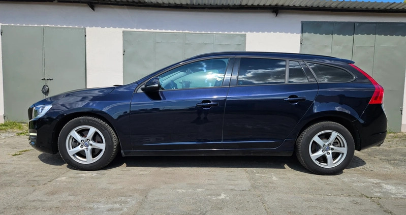 Volvo V60 cena 56000 przebieg: 192000, rok produkcji 2017 z Garwolin małe 326